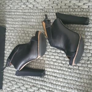 L.A.M.B. Luxurious Size 7- worn once